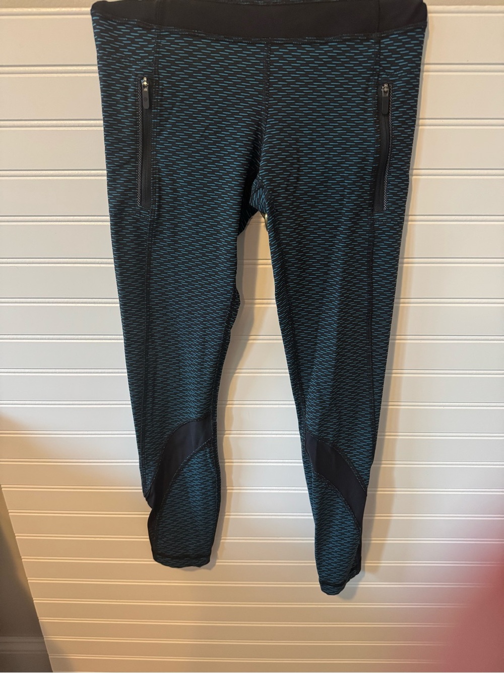 Lululemon Black and Teal Patterned  Capri Athletic Leggings with Zip Pockets